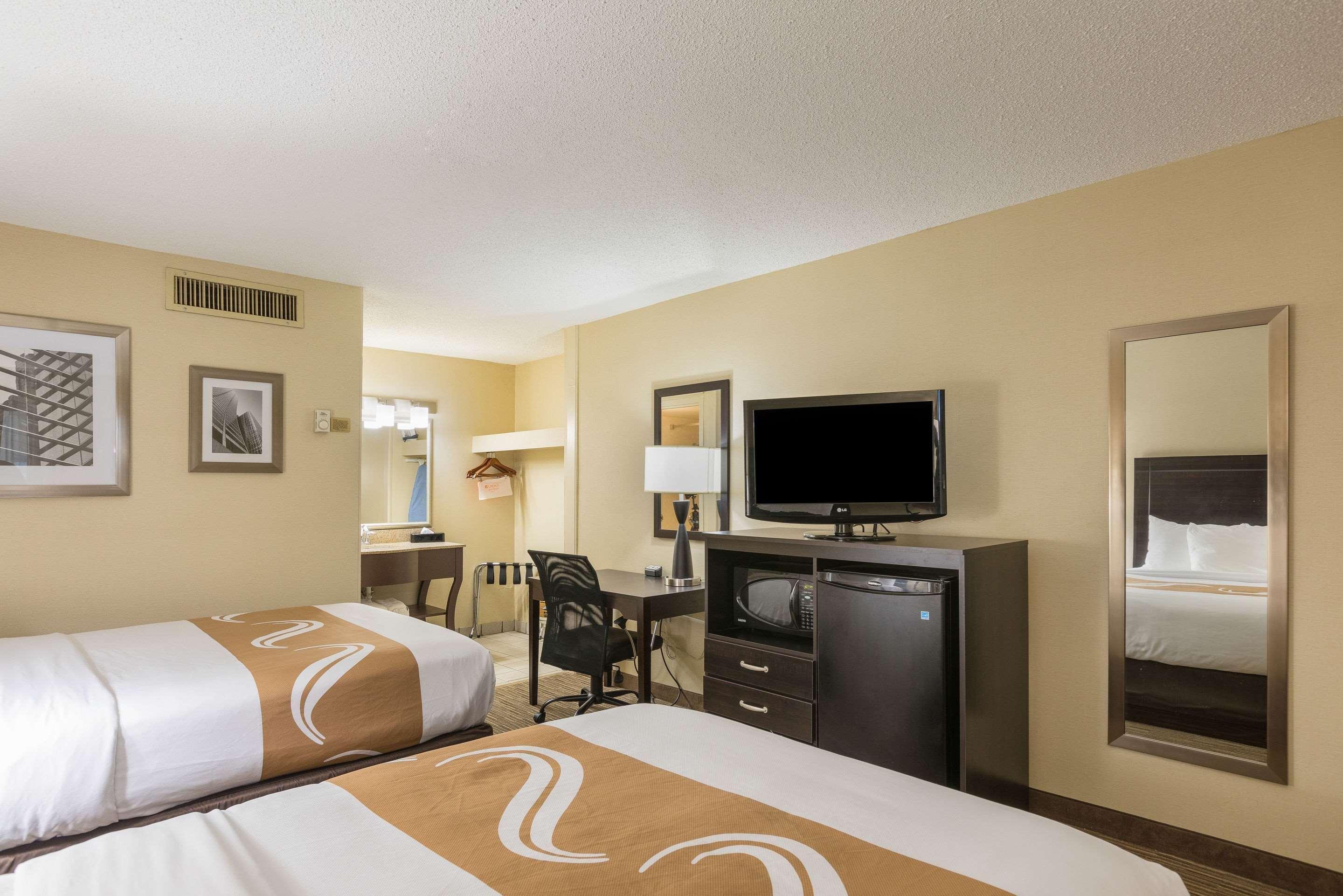 Quality Inn University Lansing Exterior photo