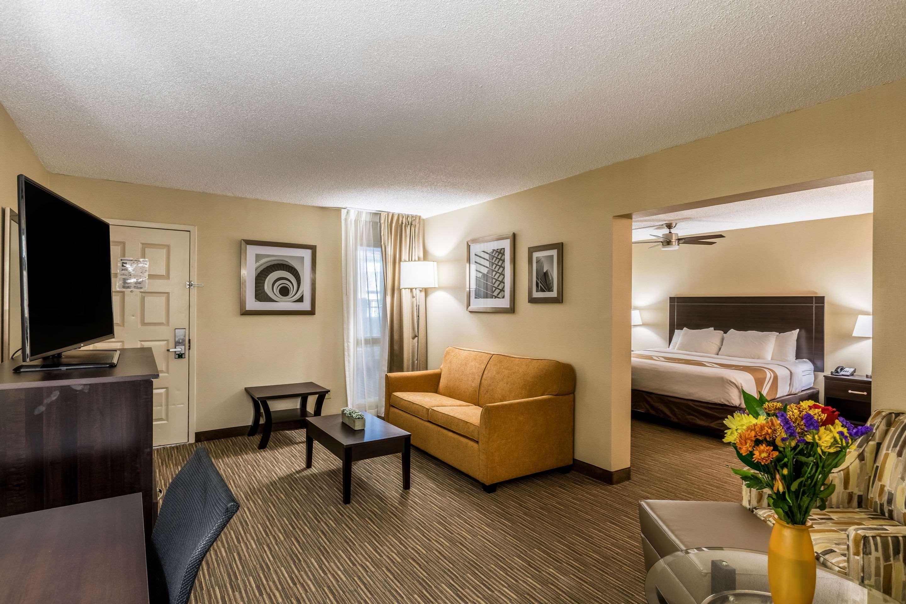 Quality Inn University Lansing Exterior photo