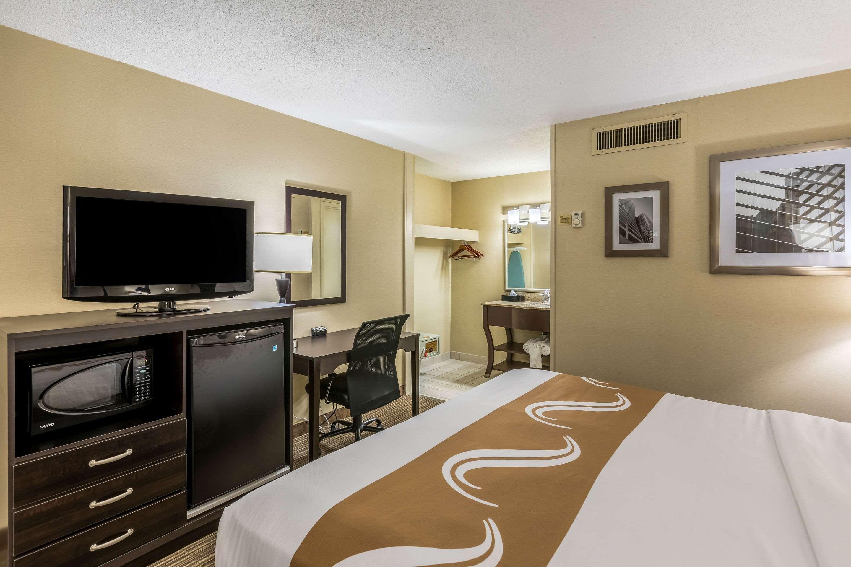 Quality Inn University Lansing Exterior photo