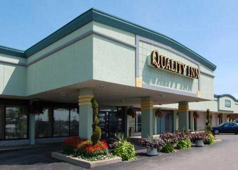 Quality Inn University Lansing Exterior photo