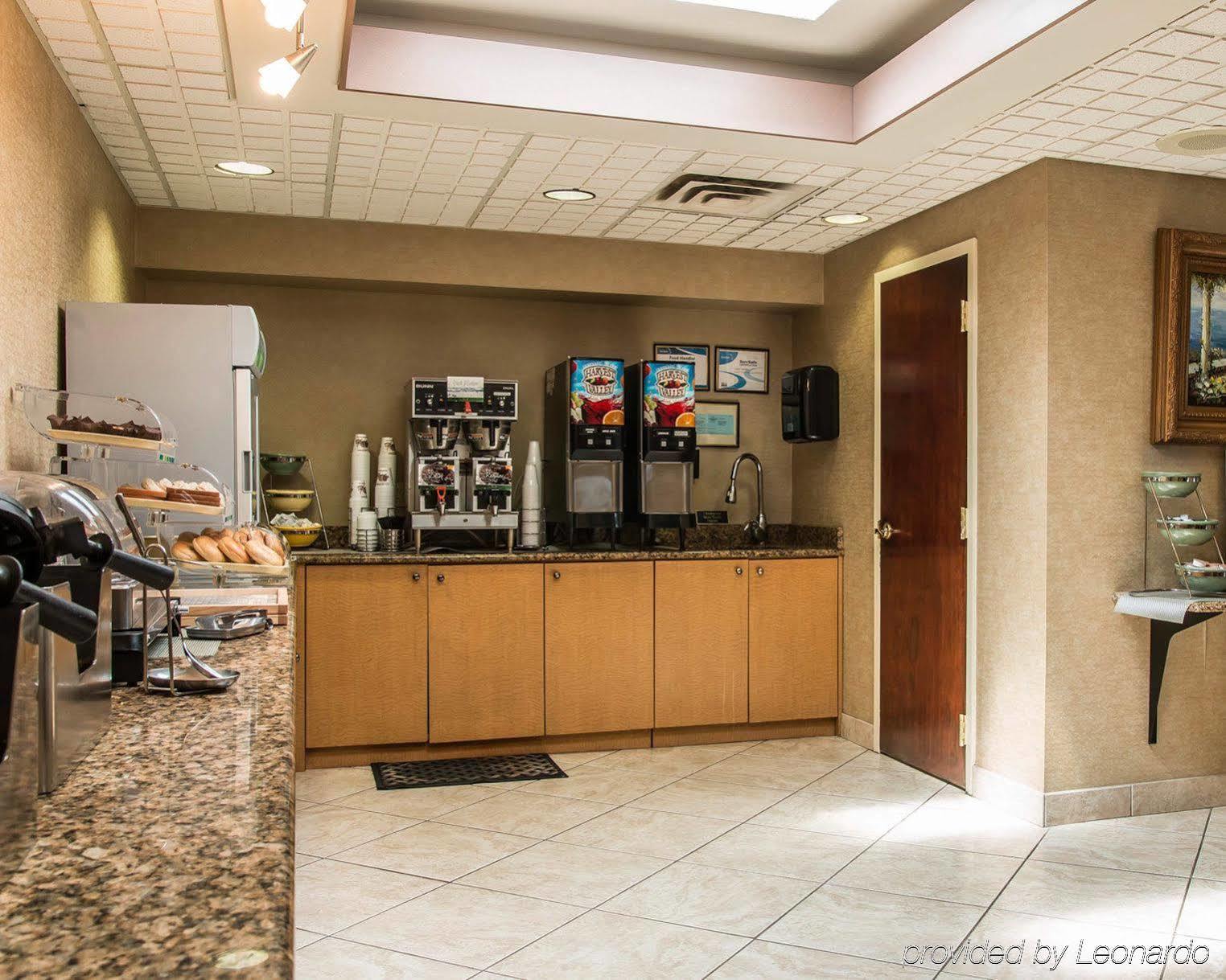 Quality Inn University Lansing Exterior photo
