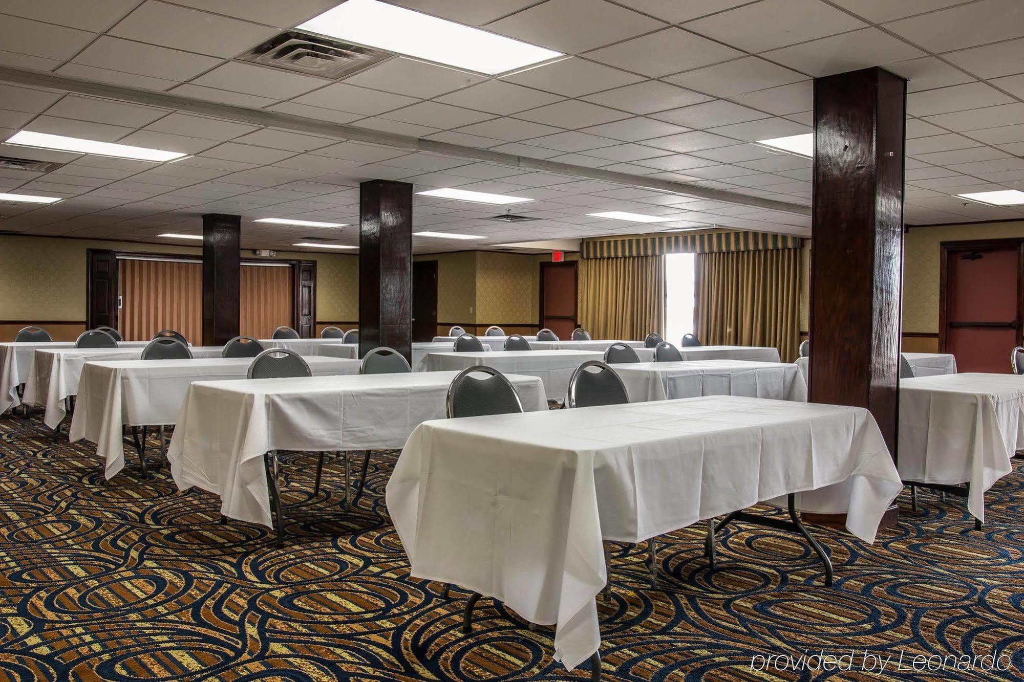Quality Inn University Lansing Exterior photo