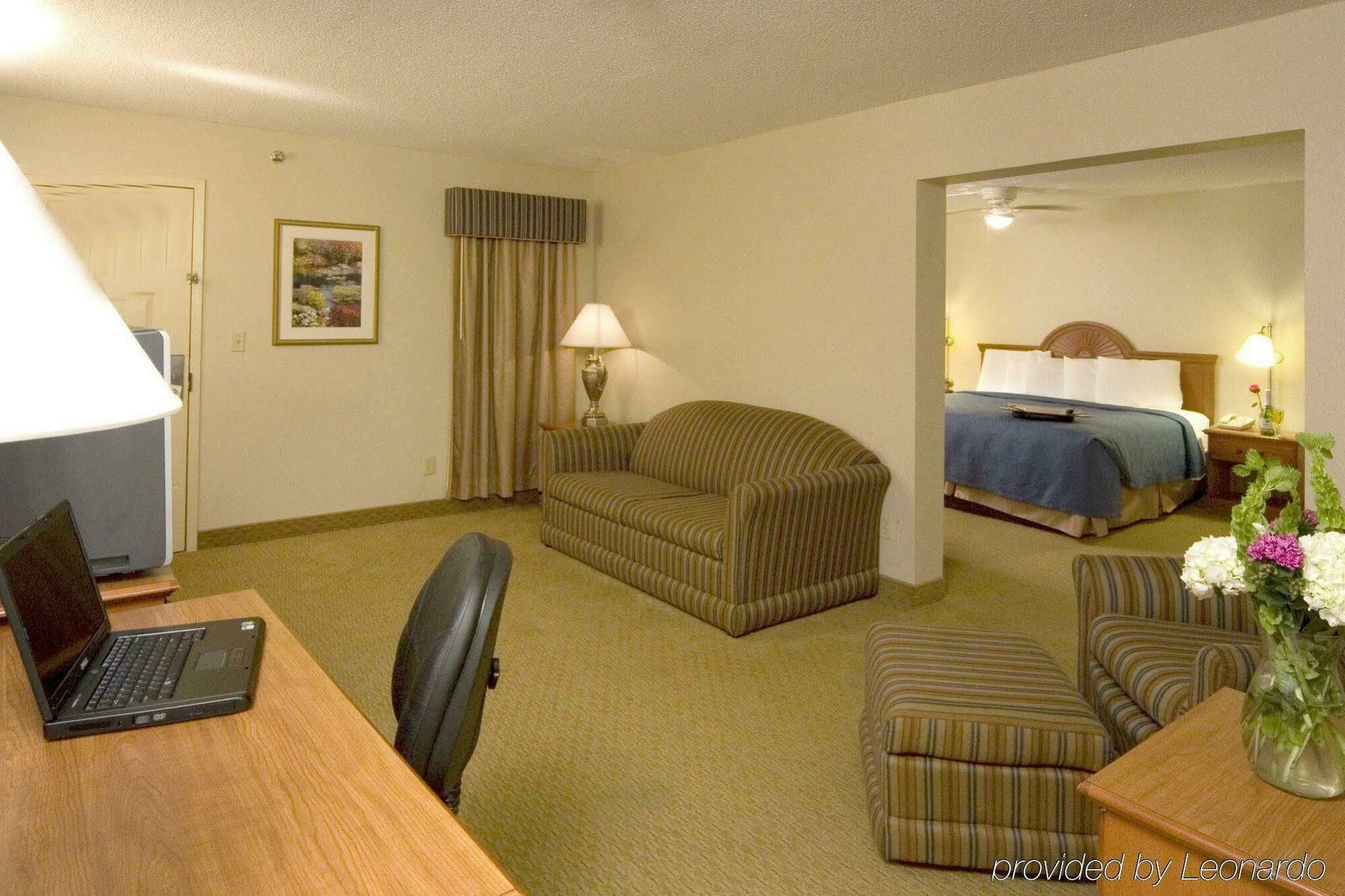 Quality Inn University Lansing Room photo