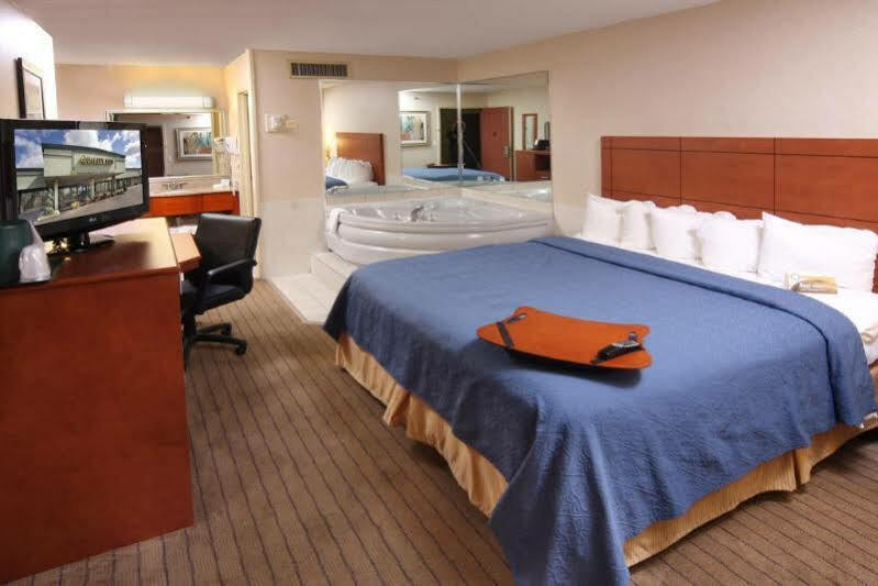 Quality Inn University Lansing Exterior photo